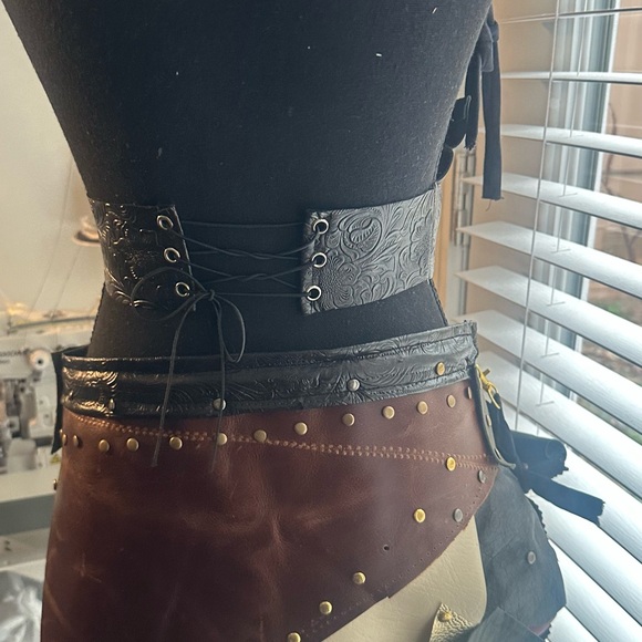 Black Leather Corset Belt - Picture 3 of 4